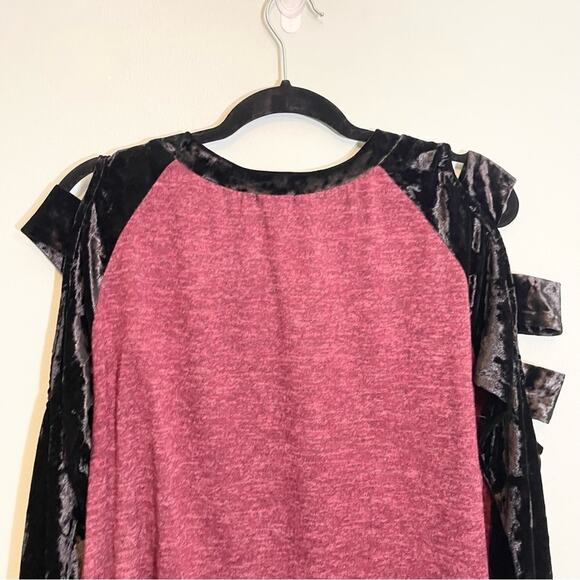 1.4.3. Story by Line Up Women's Burgundy Color Block Cut Out Sleeve Top Medium - Picture 3 of 13